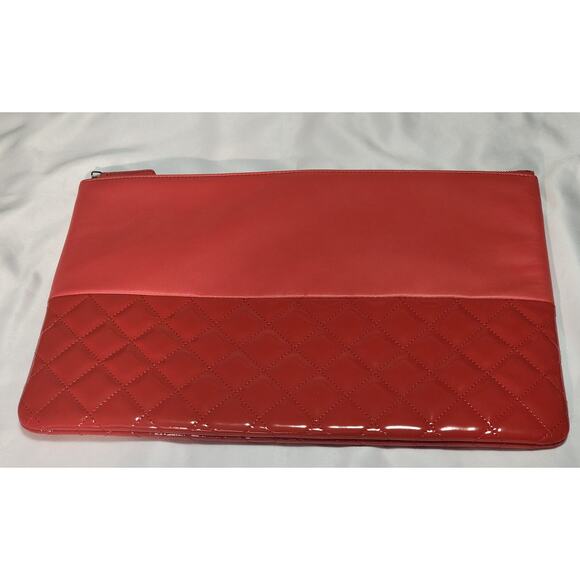US Based Authentic Chanel Large O Case Clutch Bag Lambskin and Quilted Patent - Picture 4 of 9